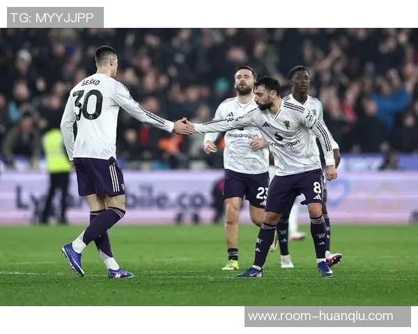 早报聚焦:世界杯抽签即将揭晓曼联平西汉姆米兰意杯遭遇淘汰 早报聚焦:世界杯抽签即将揭晓曼联平西汉姆米兰意杯遭遇淘汰