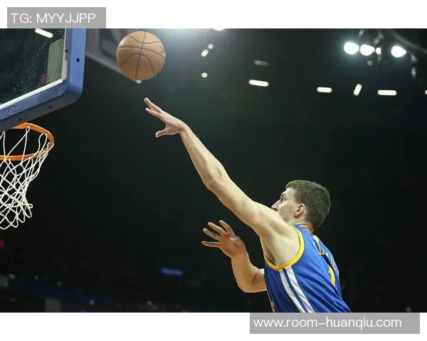 库里赞桑托斯关键时刻发力尽管前三节未上场表现依然出色 库里赞桑托斯关键时刻发力尽管前三节未上场表现依然出色